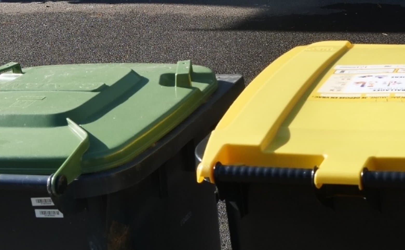 Bacs de tri sélectif vert et jaune à Seloncourt