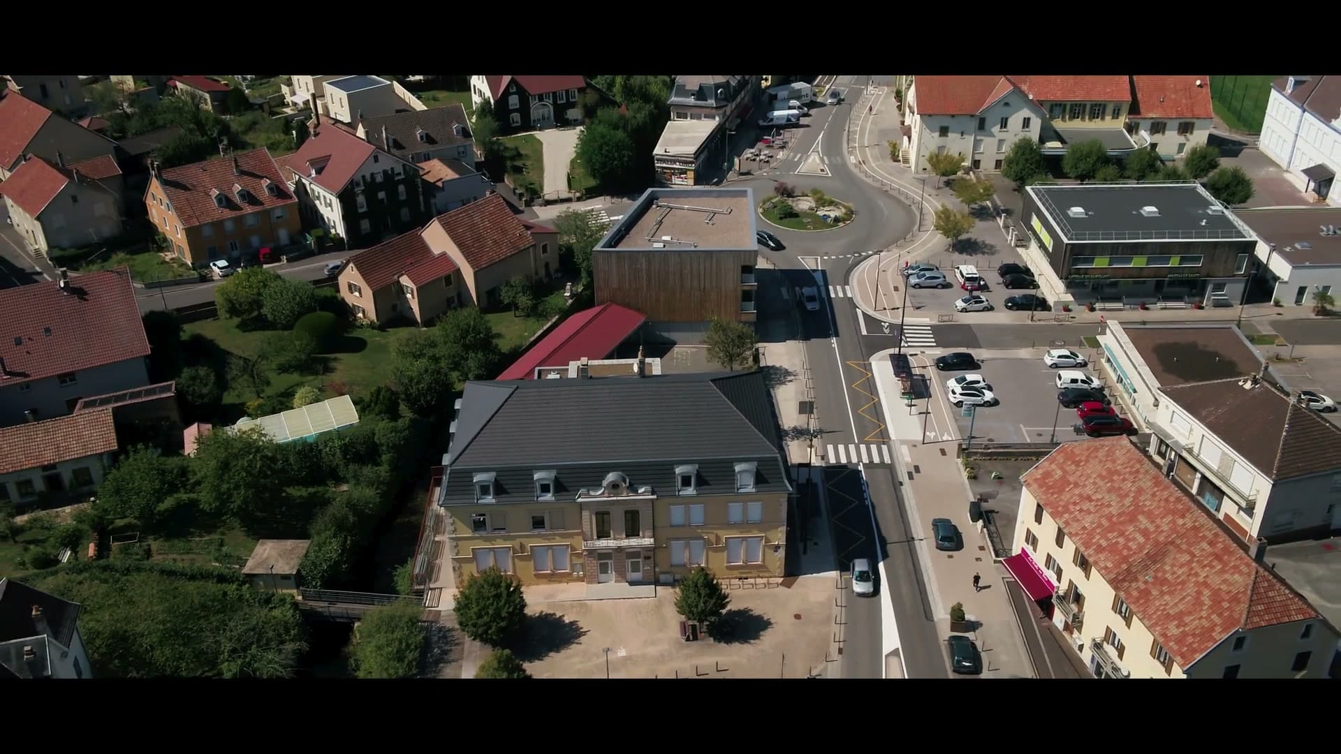 Vue aérienne du centre-ville et du rond-point de Seloncourt