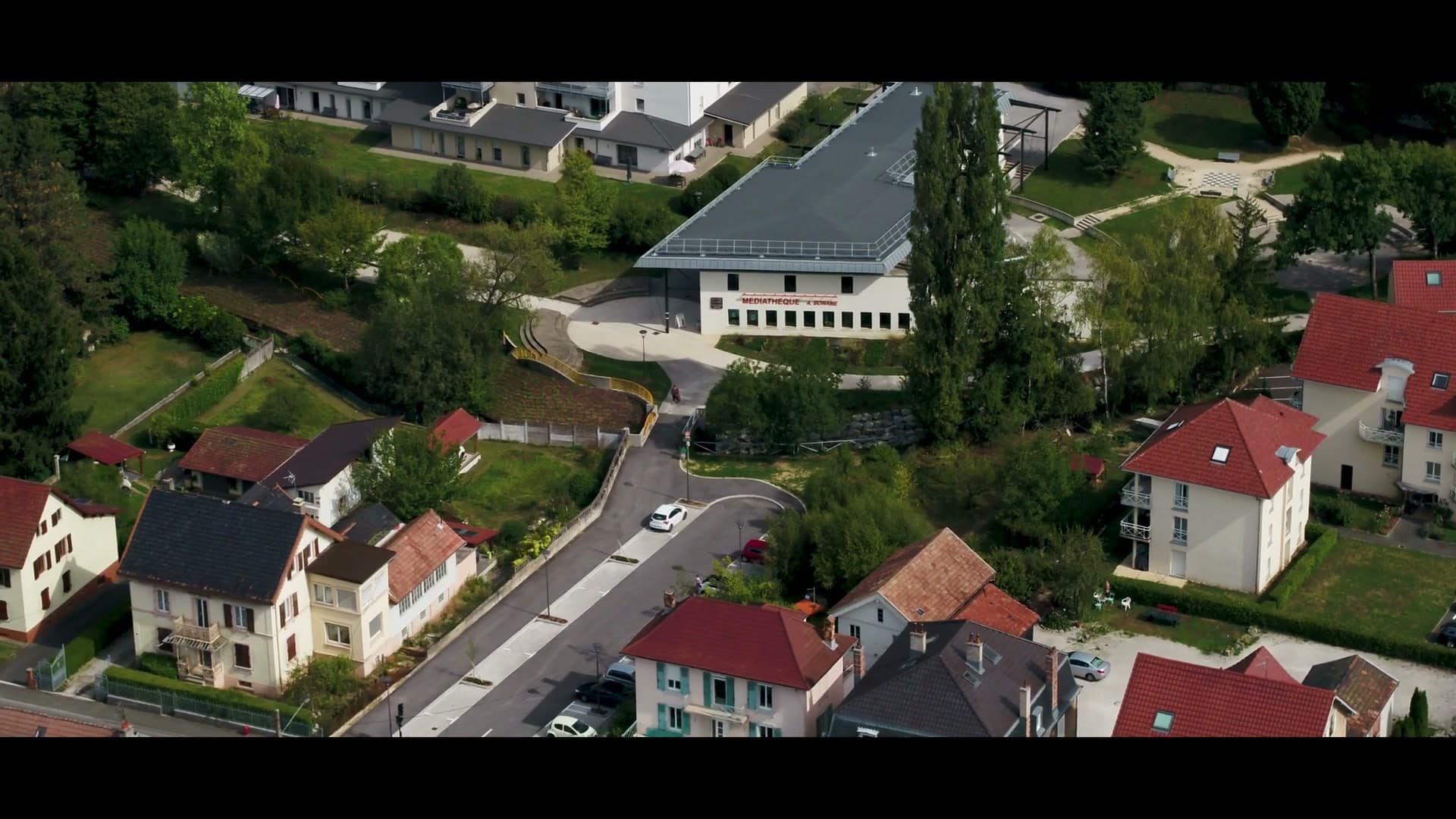 Vue aérienne de la médiathèque et du centre culturel de Seloncourt