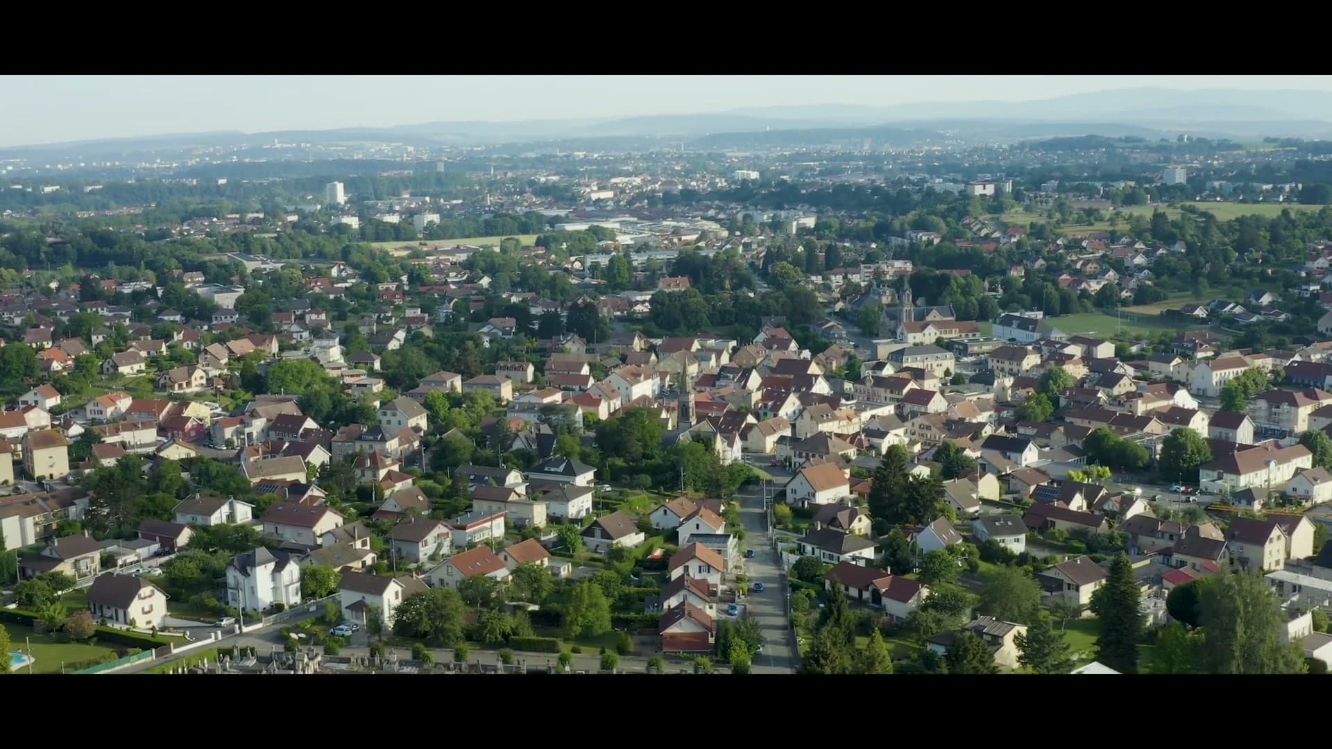 Vue aérienne panoramique des quartiers de Seloncourt