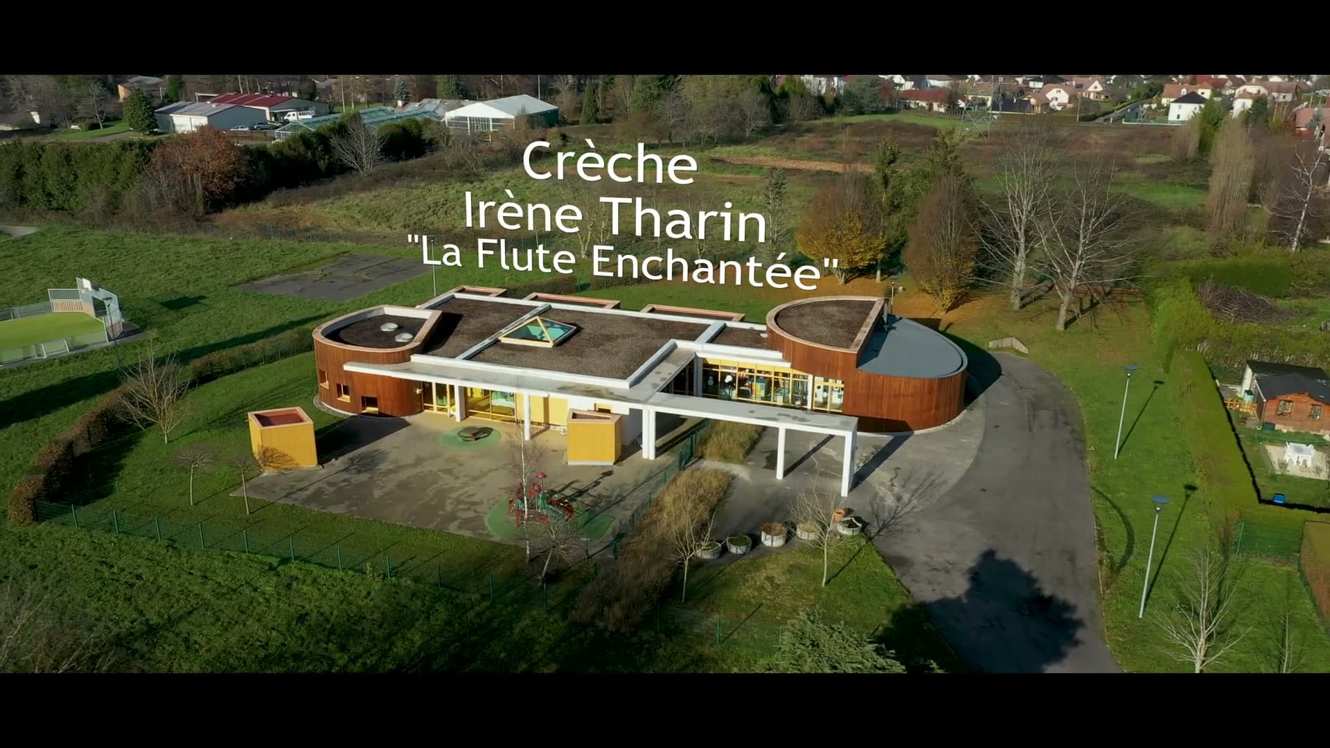Vue aérienne de la crèche Irène Tharin La Flûte Enchantée à Seloncourt