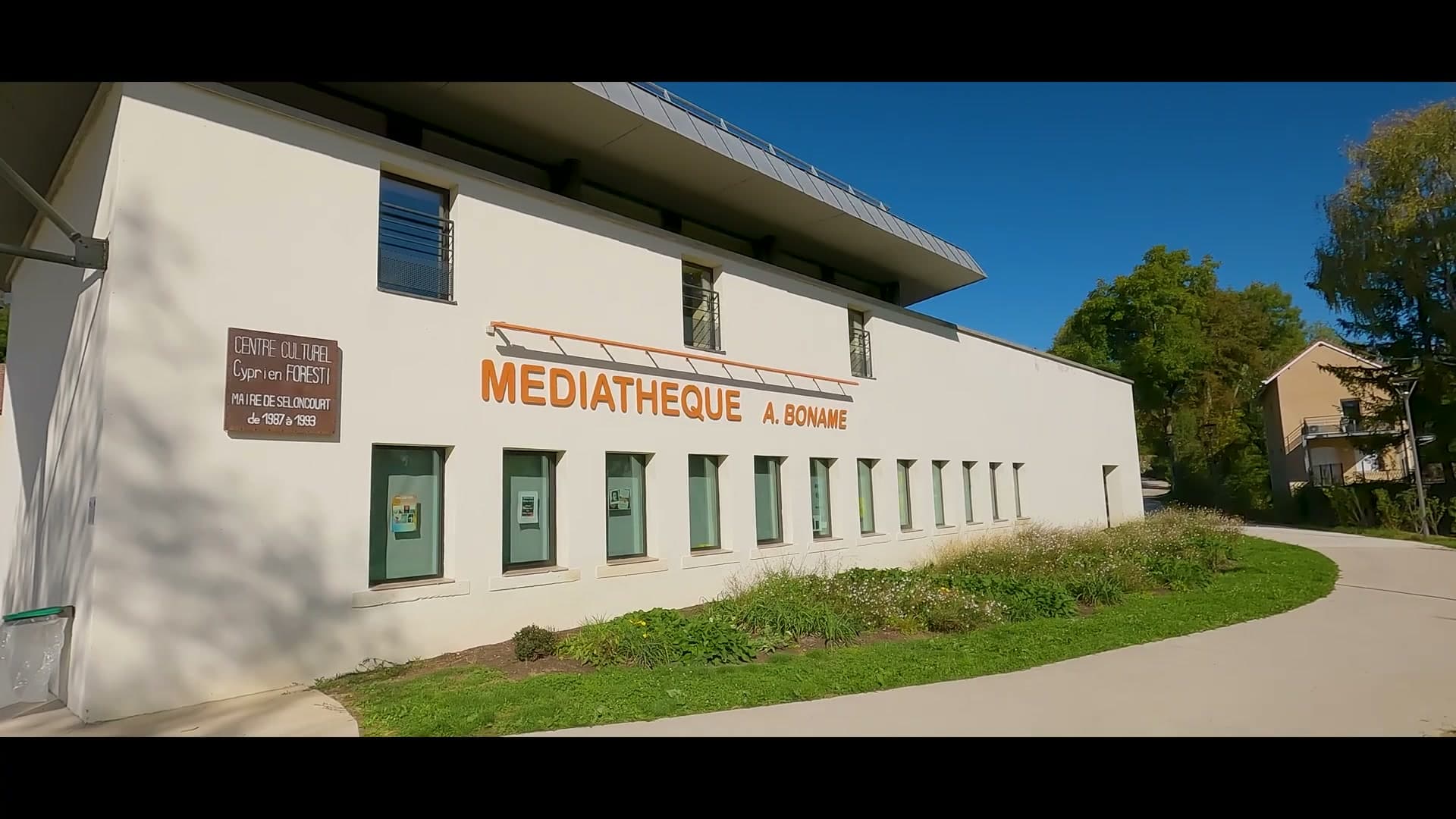 Intérieur de la médiathèque Alice Boname à Seloncourt