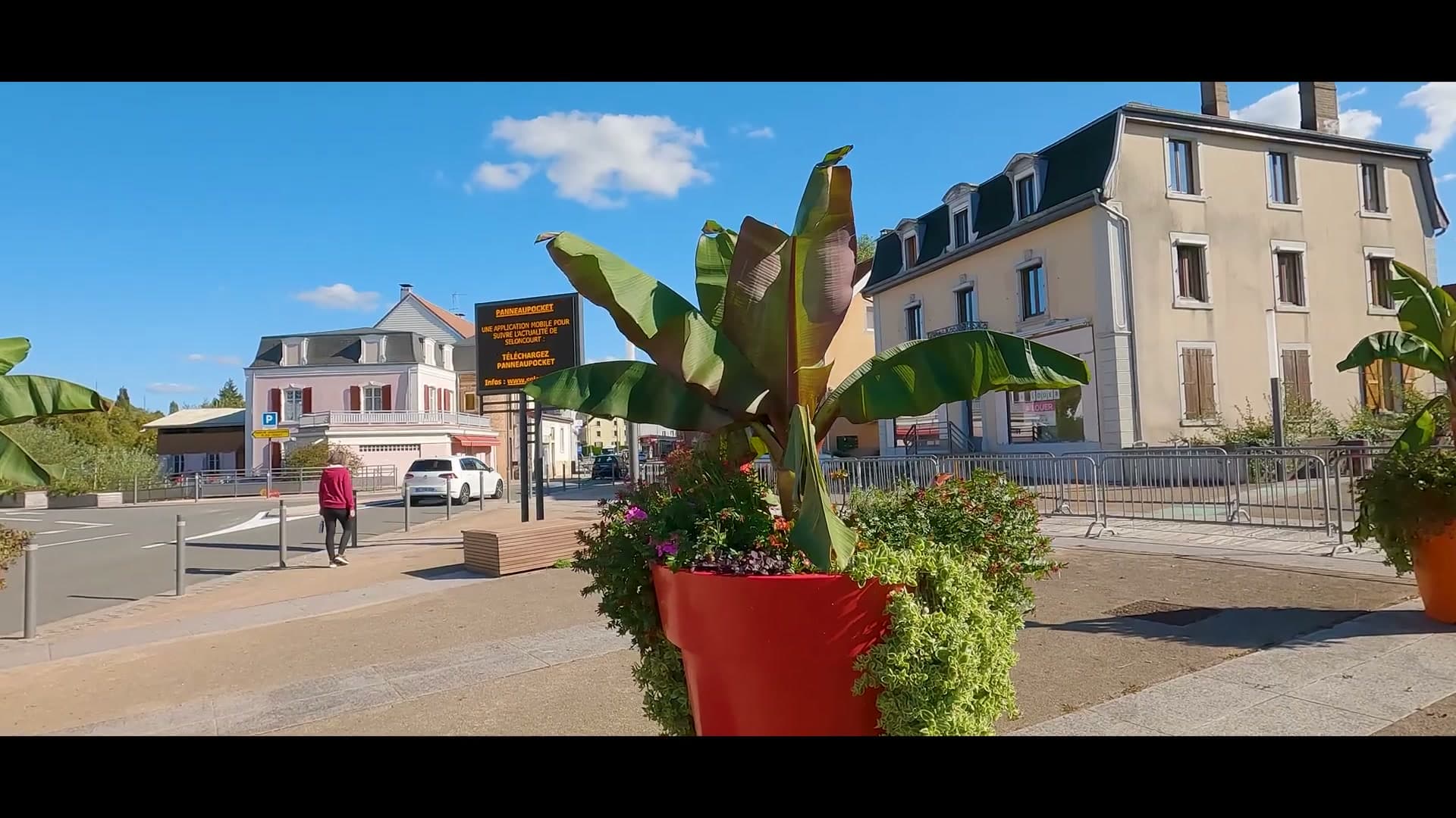 Place fleurie au centre de Seloncourt