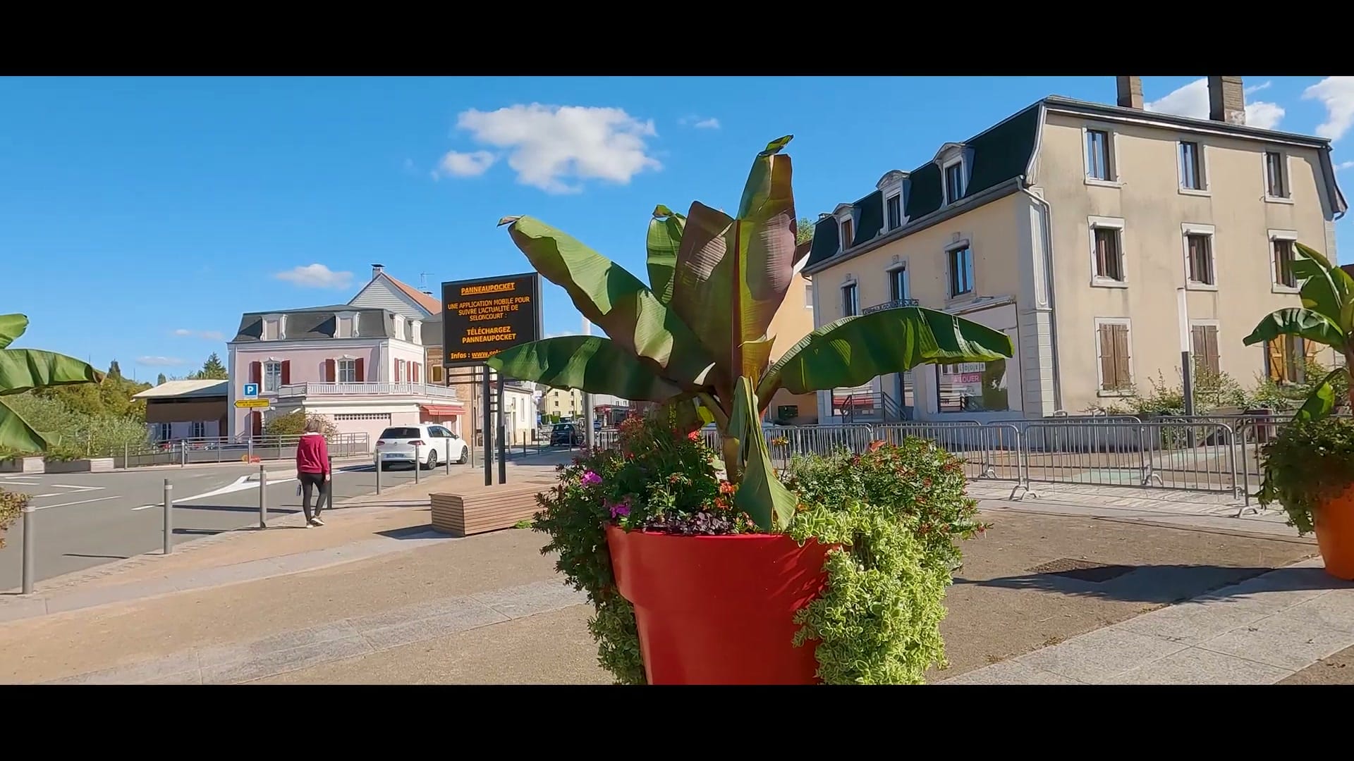 Place fleurie au centre de Seloncourt
